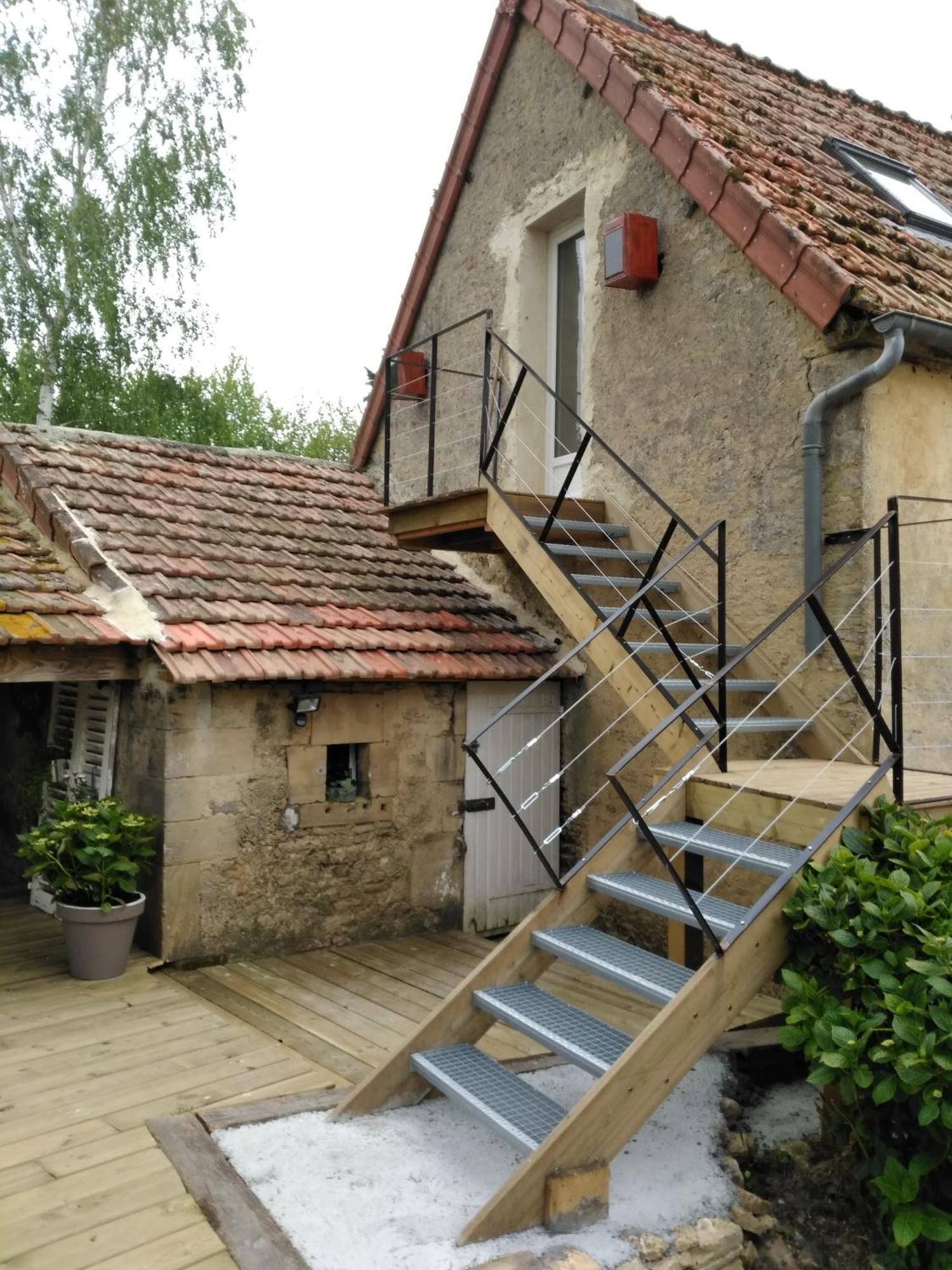 O Grenier De L'Artiste Apartment Bazenville Bagian luar foto
